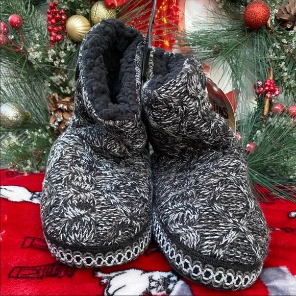 Women's Muk Luks Combertable Hazel Slippers - Picture 3 of 6